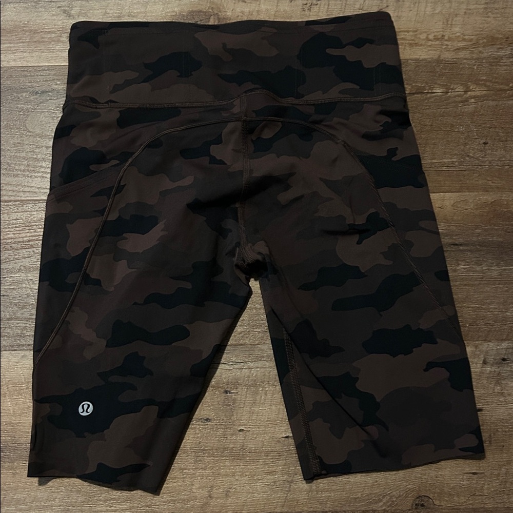 Lululemon Camo Biker Shorts Brown 8 - Picture 2 of 3